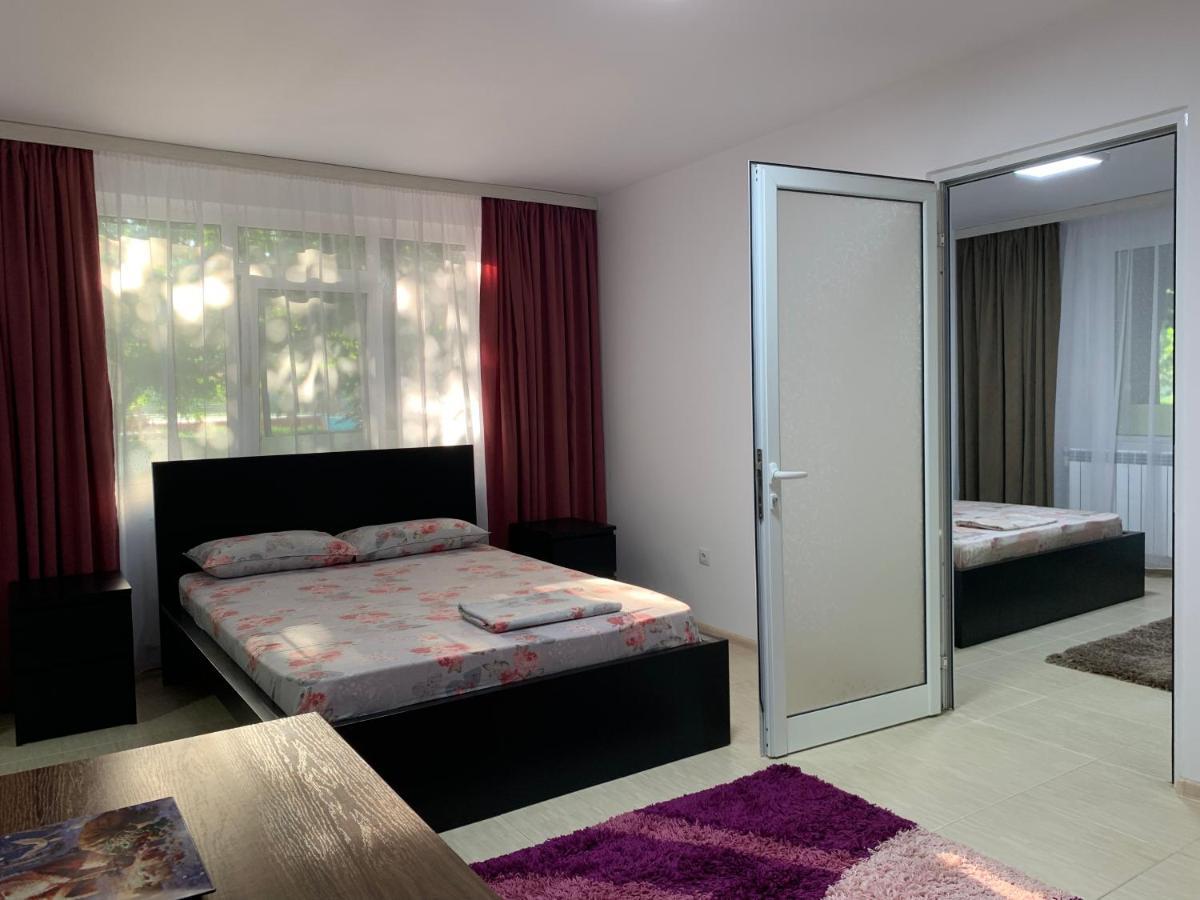 Eli Apartment Галац Екстер'єр фото